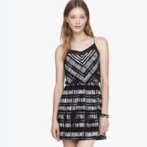 Express Black White Bohemian V-Neck Chevron Goth Pullover Mini Dress Size M